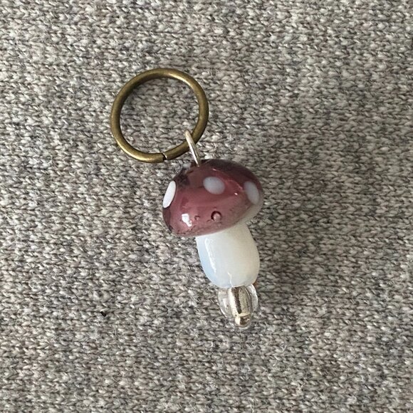 Resin Mushroom Stitch Marker Knitting Notion Lot of 1 - Picture 1 of 4